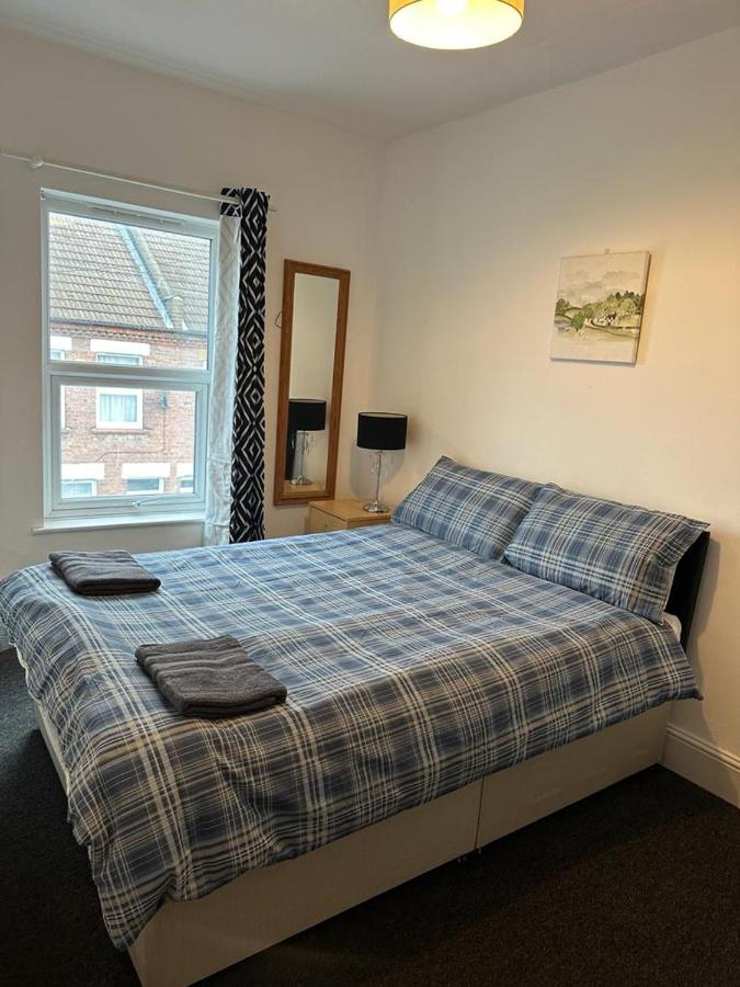 Luton Home Near Airport Private & Shared Bathroom Option Экстерьер фото