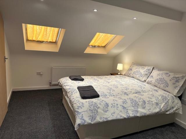 Luton Home Near Airport Private & Shared Bathroom Option Экстерьер фото